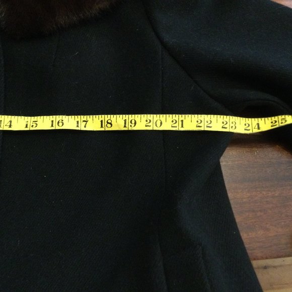 Vintage Winter Coat w/ Fur Collar - Picture 9 of 9